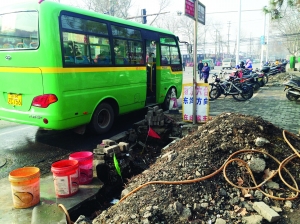 充電樁原本打算建在公交站臺旁 充電樁原本打算建在公交站臺旁