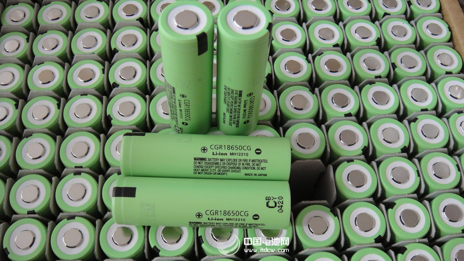 動力電池材料路線:三元抑或磷酸鐵鋰 交由市場之手裁決 動力電池材料路線:三元抑或磷酸鐵鋰 交由市場之手裁決