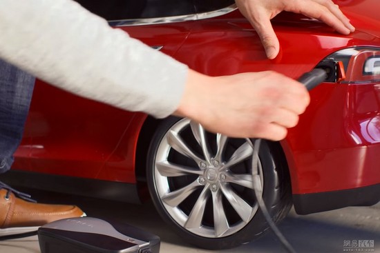 維持Model S設計，玩具Model S的充電口也設計在尾燈處 - 后花園網文 - 汽車新聞