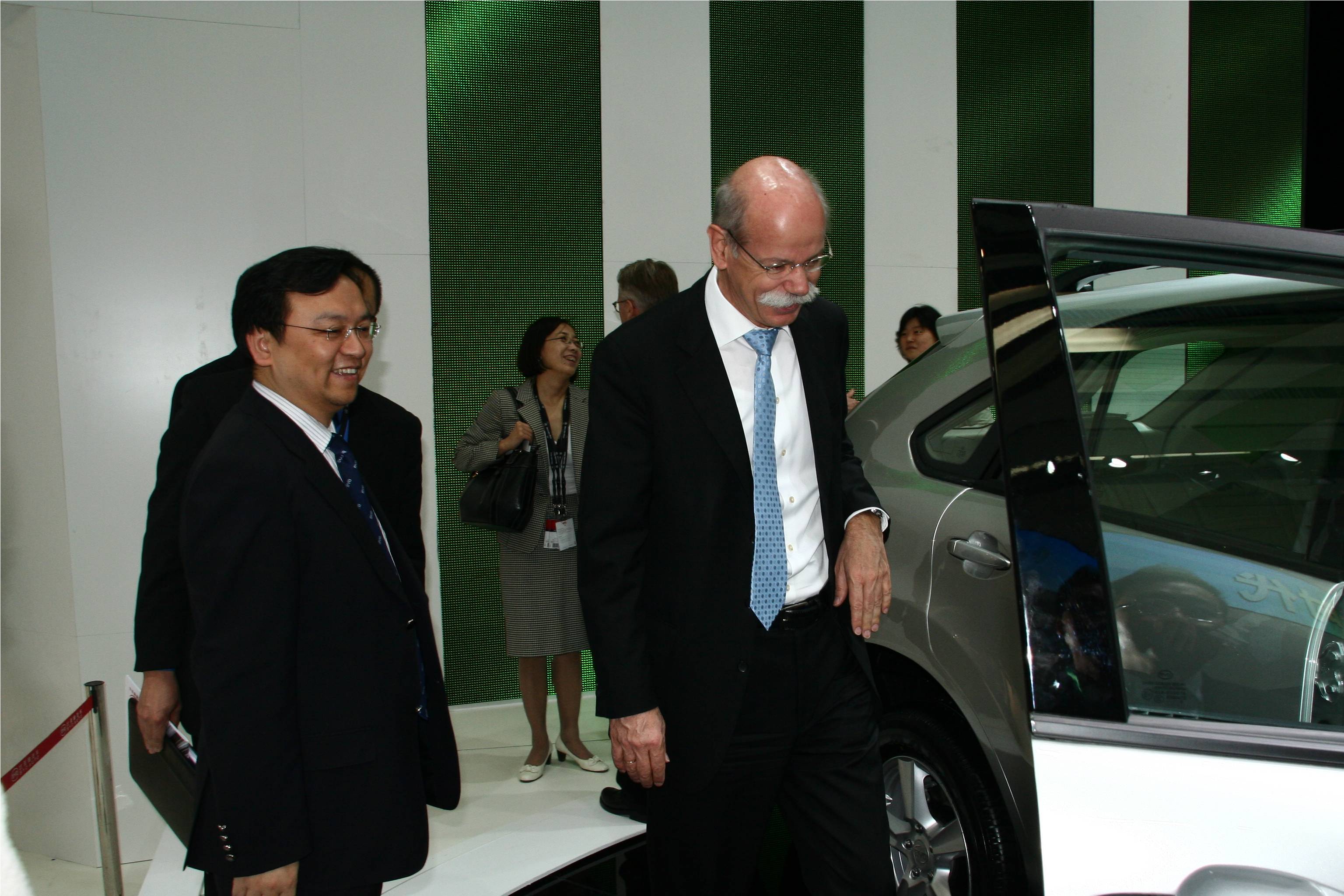 王傳福:未來只做新能源 預(yù)計(jì)2030年實(shí)現(xiàn)私家車電動(dòng)化 王傳福:未來只做新能源 預(yù)計(jì)2030年實(shí)現(xiàn)私家車電動(dòng)化