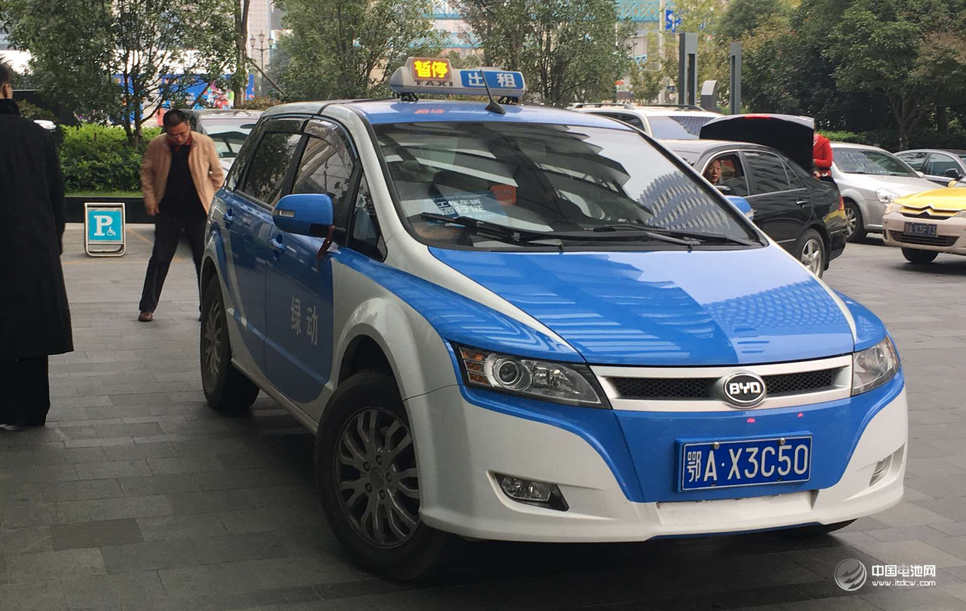 充電樁建設望提速 行業(yè)市場訂單步入落地期 充電樁建設望提速 行業(yè)市場訂單步入落地期