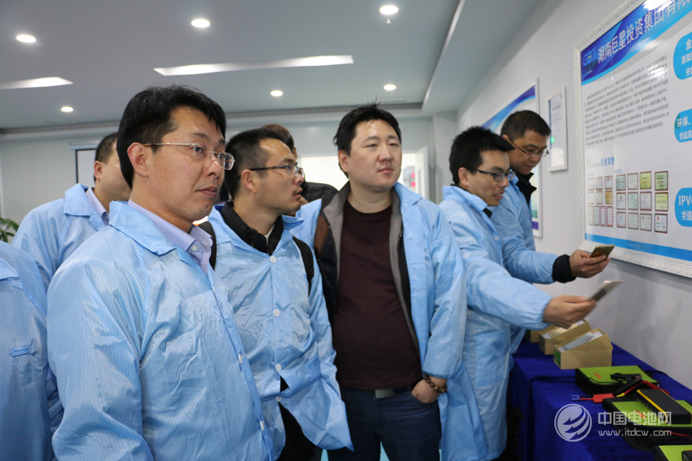 調研團一行參觀妙盛動力相關產品 調研團一行參觀妙盛動力相關產品