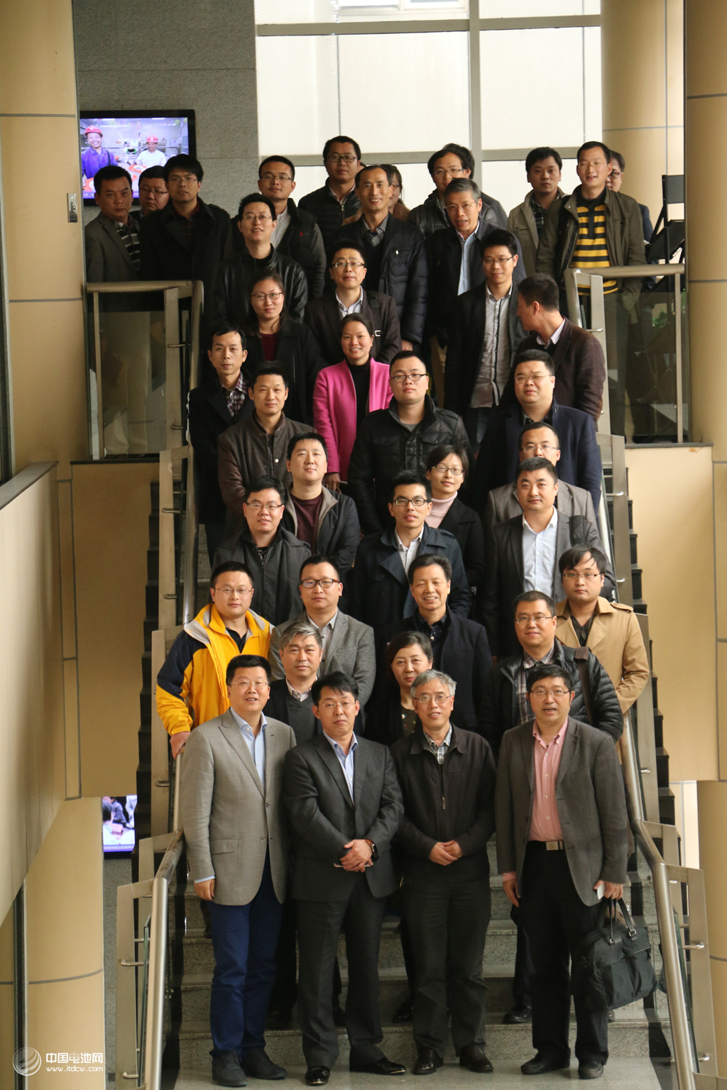 鋰電產(chǎn)業(yè)發(fā)展路線主題沙龍長沙舉行  與會者合影