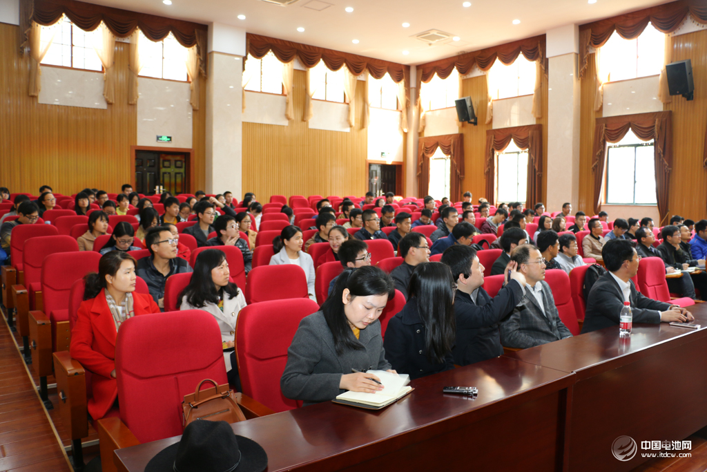 鋰電新能源產(chǎn)業(yè)鏈調(diào)研團(tuán)一行在中南大學(xué)做專(zhuān)題報(bào)告 鋰電新能源產(chǎn)業(yè)鏈調(diào)研團(tuán)一行在中南大學(xué)做專(zhuān)題報(bào)告