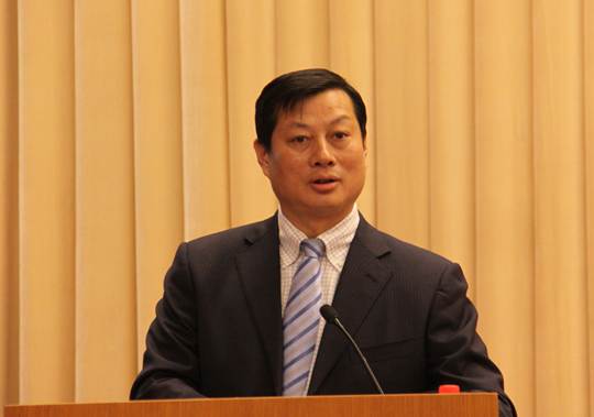 中國汽車工業(yè)協(xié)會第八屆理事會會長/東風(fēng)汽車公司董事長、黨委書記竺延風(fēng)主持會議并講話