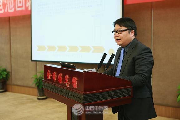 贛州市豪鵬科技有限公司總經理區漢成主持會議 