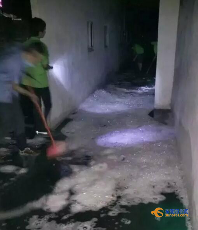 廣東深圳:中準能源廢舊圓柱鋰電池堆冒煙起火 無傷亡 廣東深圳:中準能源廢舊圓柱鋰電池堆冒煙起火 無傷亡