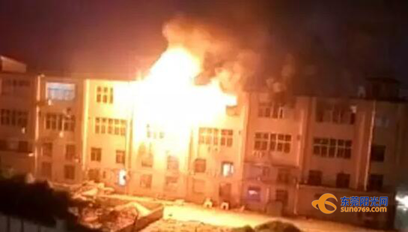 廣東深圳:中準能源廢舊圓柱鋰電池堆冒煙起火 無傷亡 廣東深圳:中準能源廢舊圓柱鋰電池堆冒煙起火 無傷亡