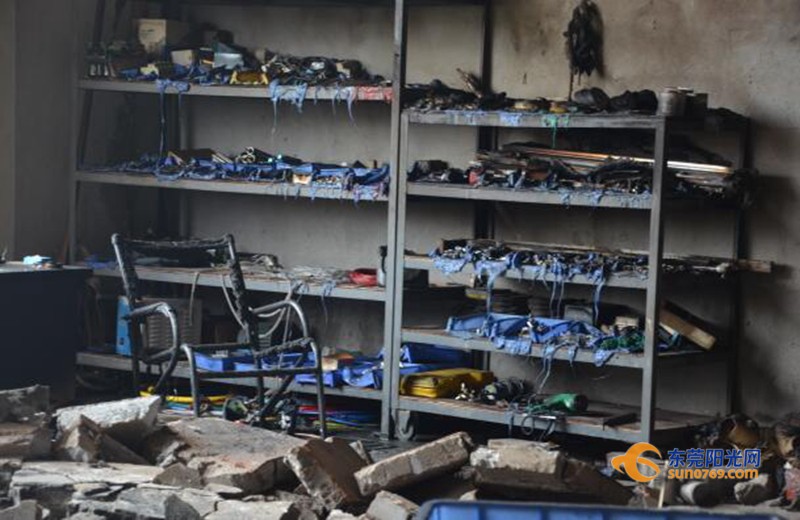 廣東深圳:中準能源廢舊圓柱鋰電池堆冒煙起火 無傷亡 廣東深圳:中準能源廢舊圓柱鋰電池堆冒煙起火 無傷亡