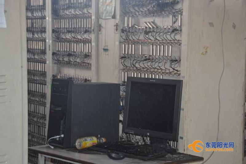 廣東深圳:中準能源廢舊圓柱鋰電池堆冒煙起火 無傷亡 廣東深圳:中準能源廢舊圓柱鋰電池堆冒煙起火 無傷亡