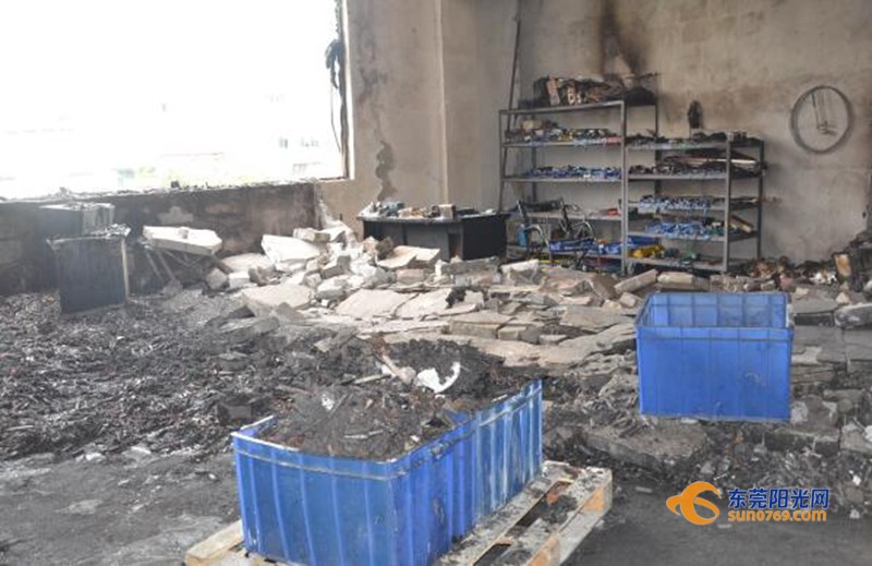 廣東深圳:中準能源廢舊圓柱鋰電池堆冒煙起火 無傷亡 廣東深圳:中準能源廢舊圓柱鋰電池堆冒煙起火 無傷亡