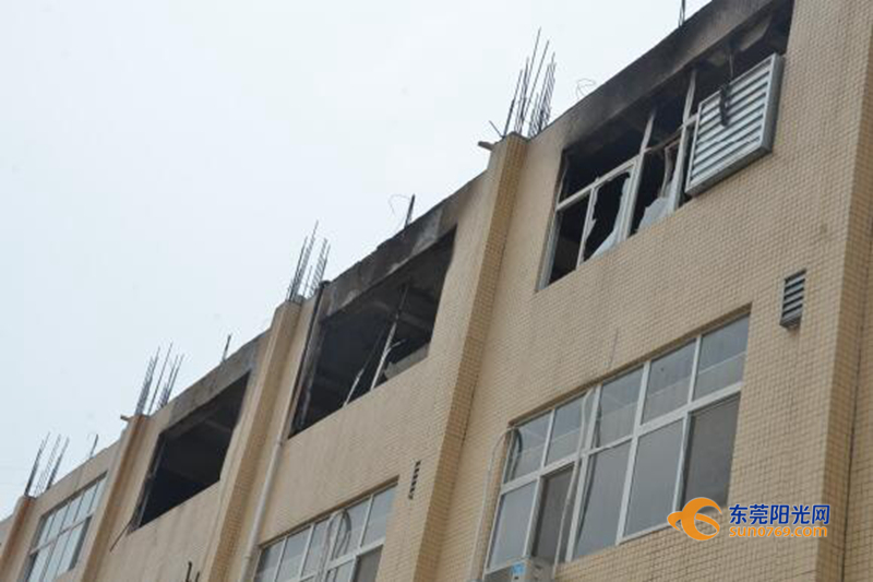 廣東深圳:中準能源廢舊圓柱鋰電池堆冒煙起火 無傷亡 廣東深圳:中準能源廢舊圓柱鋰電池堆冒煙起火 無傷亡