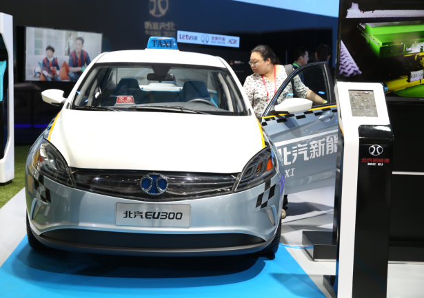 “北京出行”新能源汽車分時(shí)租賃亮相科技周 “北京出行”新能源汽車分時(shí)租賃亮相科技周
