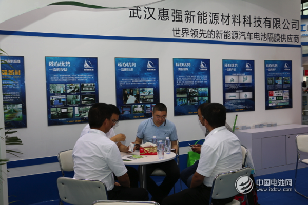 武漢惠強相關領導為客戶講解產品