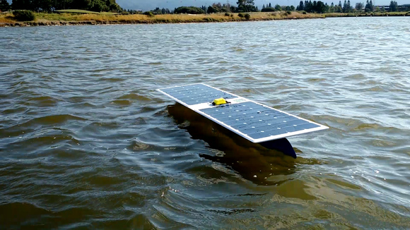 美國科學(xué)家研發(fā)無人駕駛船只 太陽能供電