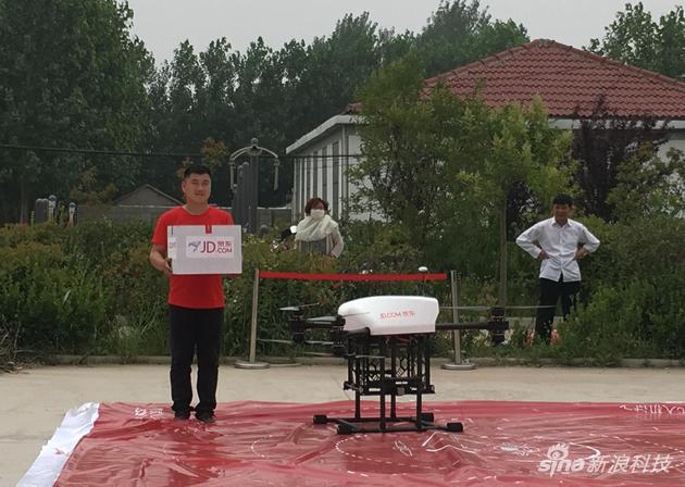 京東用無人機送出首個訂單 無人機送貨真成現(xiàn)實啦？