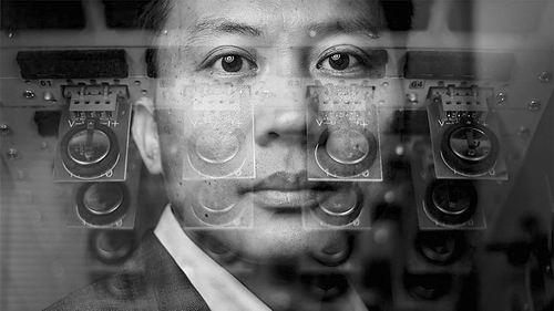 Yi Cui利用納米技術(shù)控制電池內(nèi)化學(xué)反應(yīng)進行的方式。圖片來源：Noah Berge