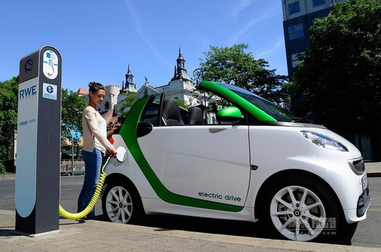 百萬輛上路目標(biāo)頻現(xiàn) 電動(dòng)汽車時(shí)代是否來得太快? 百萬輛上路目標(biāo)頻現(xiàn) 電動(dòng)汽車時(shí)代是否來得太快?