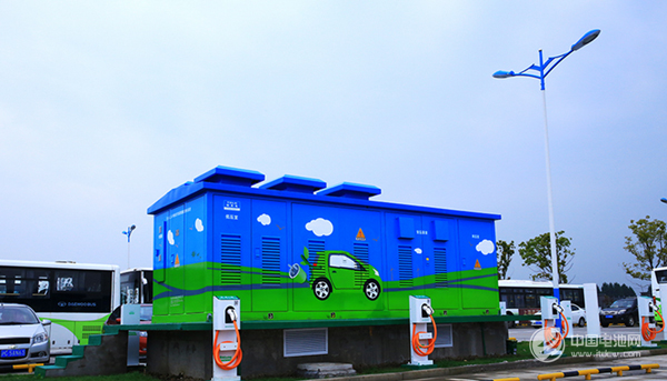 公交車(chē)充電選哪家?特來(lái)電四大優(yōu)勢(shì)領(lǐng)跑 公交車(chē)充電選哪家?特來(lái)電四大優(yōu)勢(shì)領(lǐng)跑