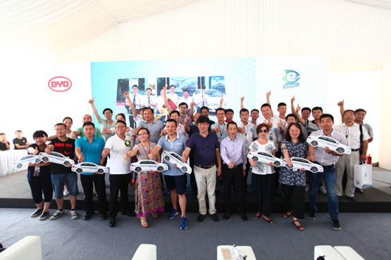 比亞迪新能源上半年銷4.6萬輛 市場占有率40% 比亞迪新能源上半年銷4.6萬輛 市場占有率40%