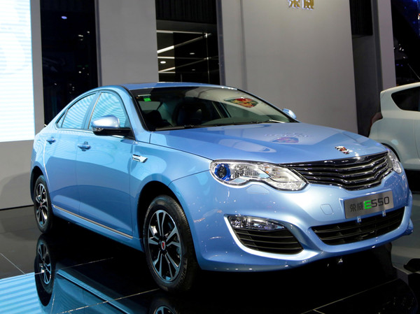 上半年我國汽車產銷保持穩定增長 新能源汽車牽引行業轉型 