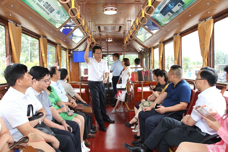 廣西來賓市市長雷應敏一行蒞臨銀隆新能源