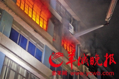 深圳寶安西鄉一電池廠大火  燒了兩小時