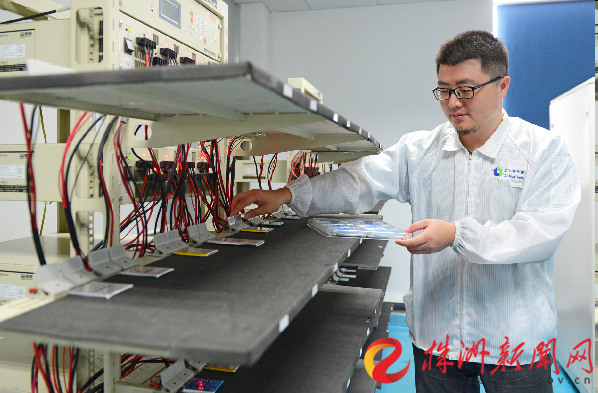 浙大博士回株洲創(chuàng)業(yè) 研發(fā)鋰電池受到特斯拉青睞 浙大博士回株洲創(chuàng)業(yè) 研發(fā)鋰電池受到特斯拉青睞