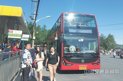 在北京運營的新能源公交車