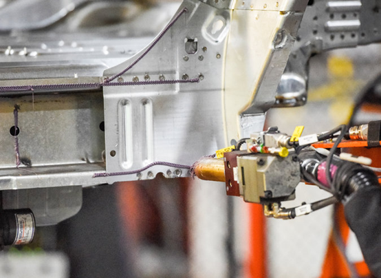 如何汽車更省油？粘合劑和電池成為新希望