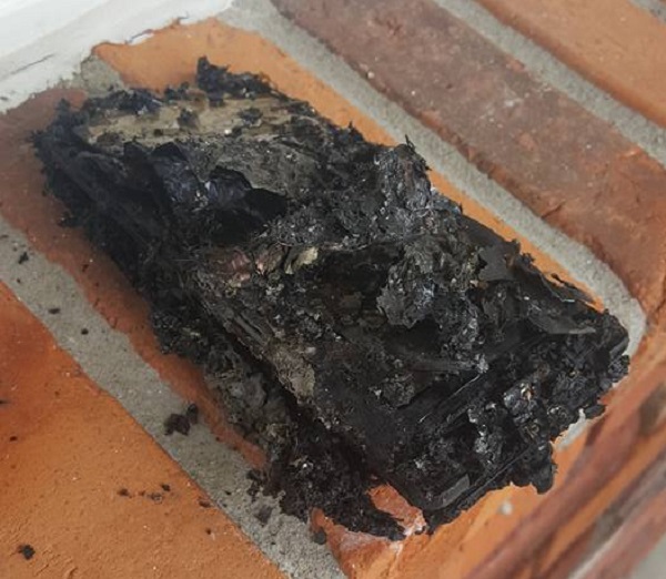 三星Note 7又發(fā)生電池爆炸 竟造成用戶整輛車起火 三星Note 7又發(fā)生電池爆炸 竟造成用戶整輛車起火