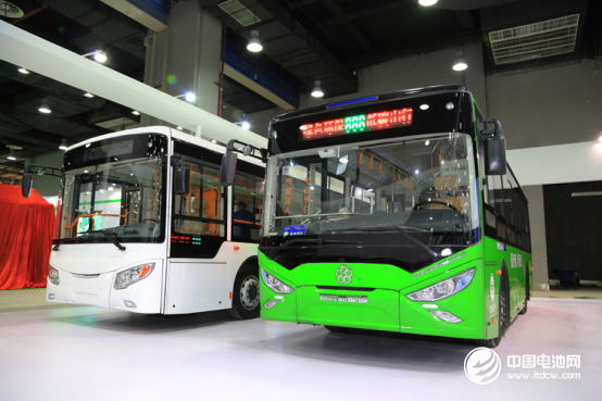 (銀隆新能源純電動10.5米(白)、8.5米(綠)客車) (銀隆新能源純電動10.5米(白)、8.5米(綠)客車)