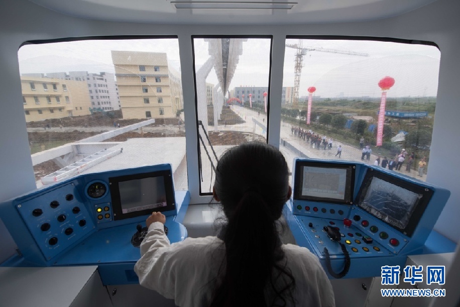 中國(guó)首輛鋰電池動(dòng)力包空鐵 在成都雙流掛線
