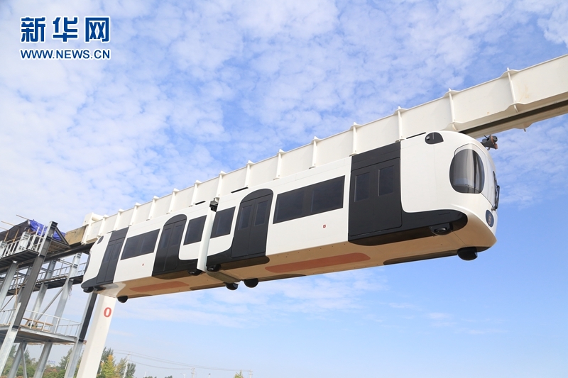 中國(guó)首輛鋰電池動(dòng)力包空鐵 在成都雙流掛線