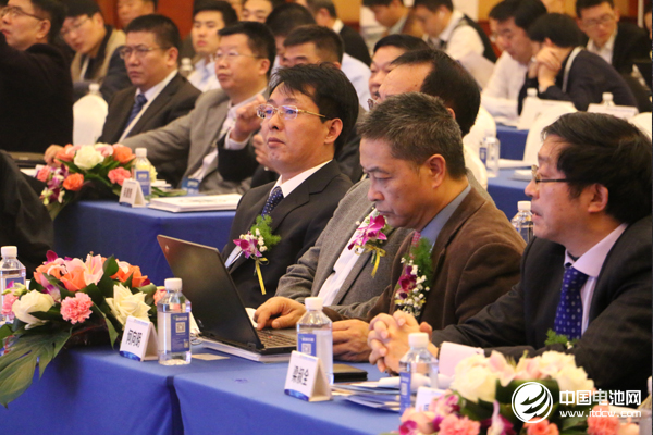 第4屆鋰電“達(dá)沃斯”論壇:贏在趨勢 電池行業(yè)如何安身立命? 第4屆鋰電“達(dá)沃斯”論壇:贏在趨勢 電池行業(yè)如何安身立命?