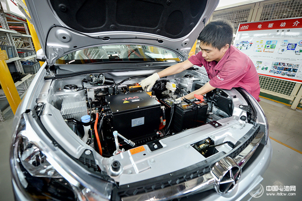 江淮汽車以中高端破局 新能源、商乘車并舉沖擊百萬輛 江淮汽車以中高端破局 新能源、商乘車并舉沖擊百萬輛