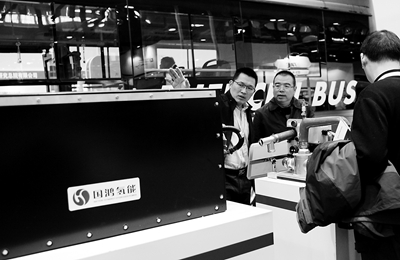 1482304925560145.jpg 廣東省首臺氫燃料電池客車?yán)m(xù)航里程不少于300公里.jpg