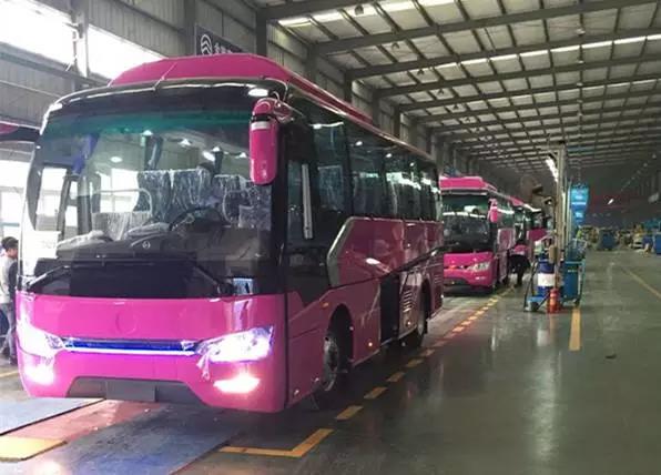 廈門金龍旅行車成功下線 裝配雄韜EV動力電池