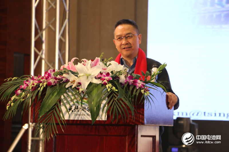 清華大學核能與新能源技術研究院新型能源與材料化學研究室主任、博士生導師何向明發表主題演講 清華大學核能與新能源技術研究院新型能源與材料化學研究室主任、博士生導師何向明發表主題演講