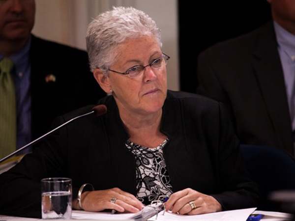 堅定推動燃油經(jīng)經(jīng)濟(jì)性中期評估的前環(huán)保署長吉娜女士 堅定推動燃油經(jīng)經(jīng)濟(jì)性中期評估的前環(huán)保署長吉娜女士