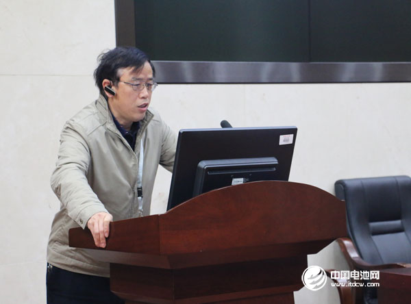 主持人中南大學(xué)化學(xué)電源與材料研究所唐有根教授 主持人中南大學(xué)化學(xué)電源與材料研究所唐有根教授