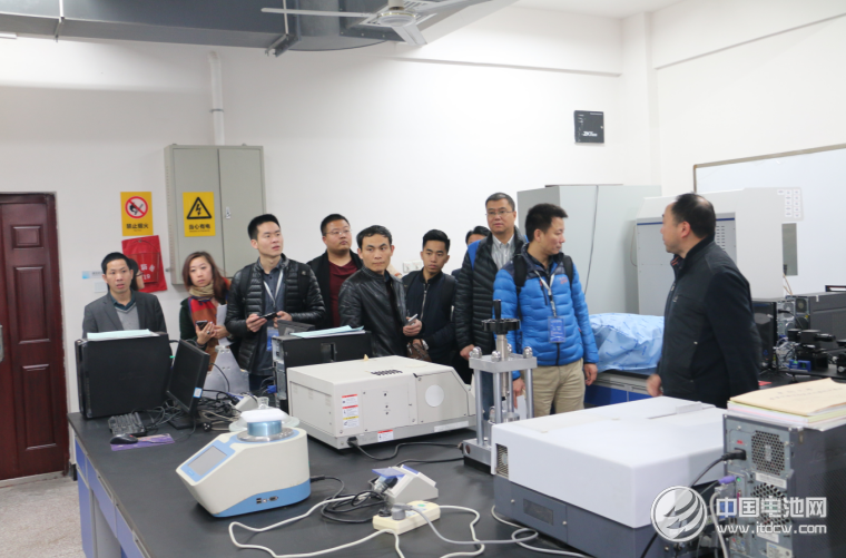 會(huì)代表參觀中南大學(xué)化學(xué)化工學(xué)院 會(huì)代表參觀中南大學(xué)化學(xué)化工學(xué)院