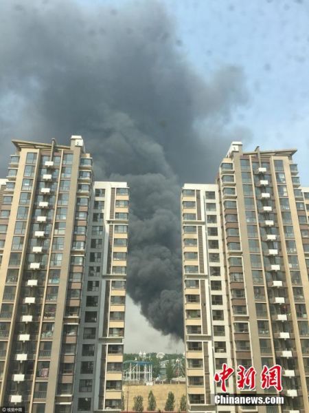 北京蟹島度假村停車場(chǎng)突發(fā)大火 