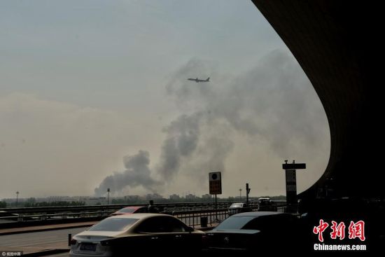 北京蟹島度假村停車場(chǎng)突發(fā)大火 
