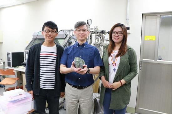 無毒天然礦電池成功問世：徹底淘汰石墨？