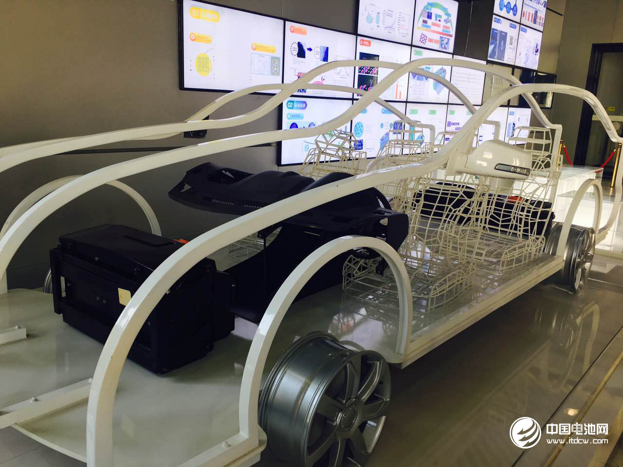 新能源汽車安全實例:法規彰顯威力 技術避免事故 新能源汽車安全實例:法規彰顯威力 技術避免事故