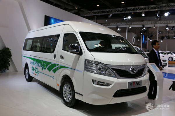 新能源汽車跑出“新動力” 產(chǎn)銷規(guī)模躍居全球第一