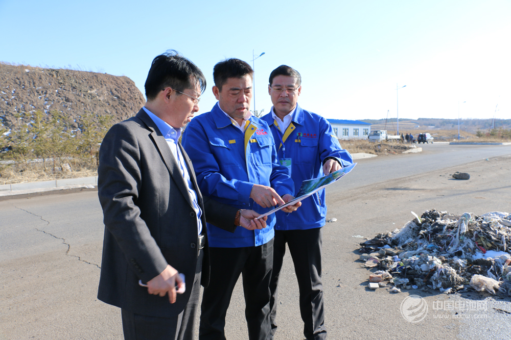 電池百人會秘書長于清教調研鴻圖隔膜，聽取該公司董事長張漢鴻介紹二期建設