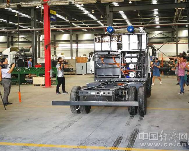 首輛水氫燃料汽車駛出車間 圖/中國經濟網