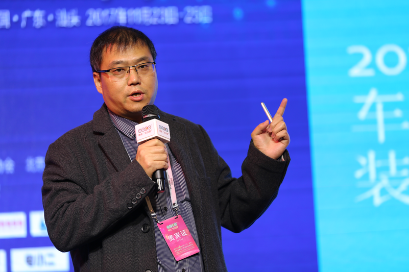 真鋰研究 總裁 墨柯